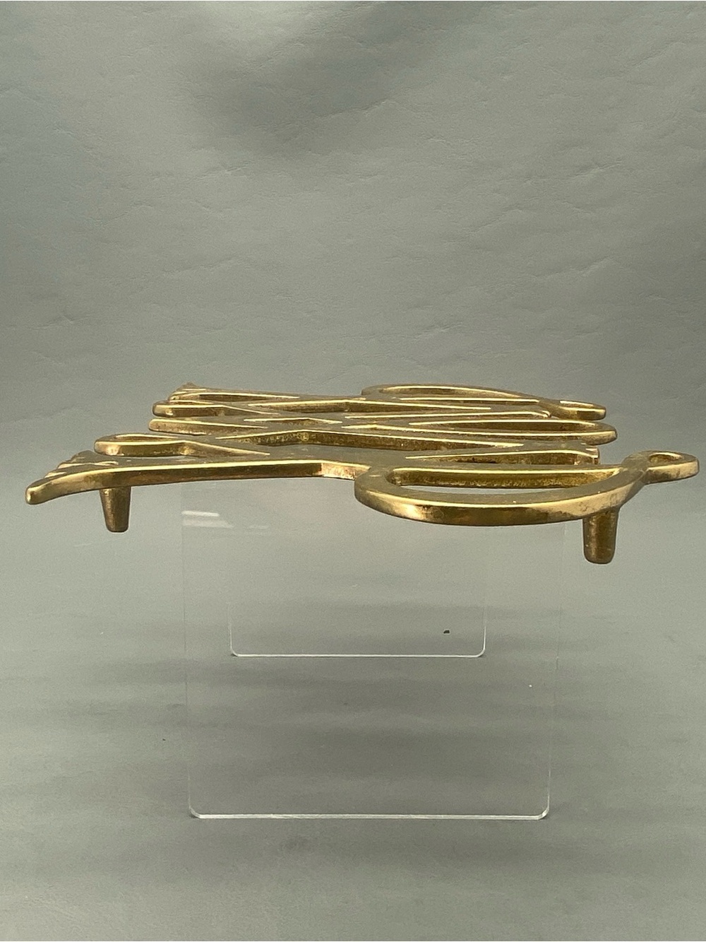 Vintage William and Mary Brass Trivet Virginia Metalcrafters Williamsburg 1950 - Picture 4 of 8